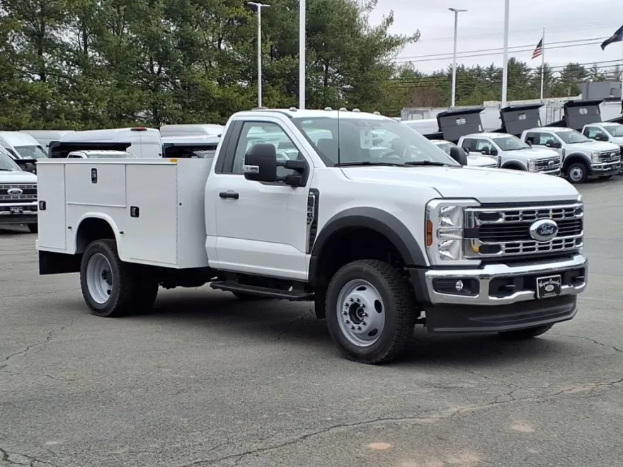 2024 Ford F-550 photo 1
