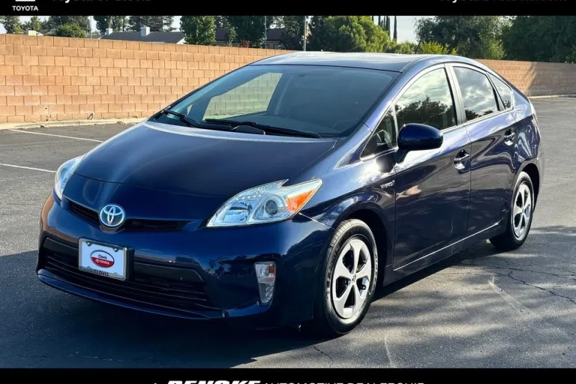 2014 Toyota Prius Five photo 1