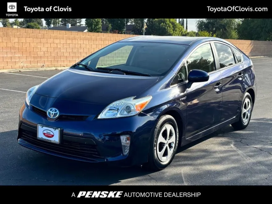 2014 Toyota Prius Five photo 1