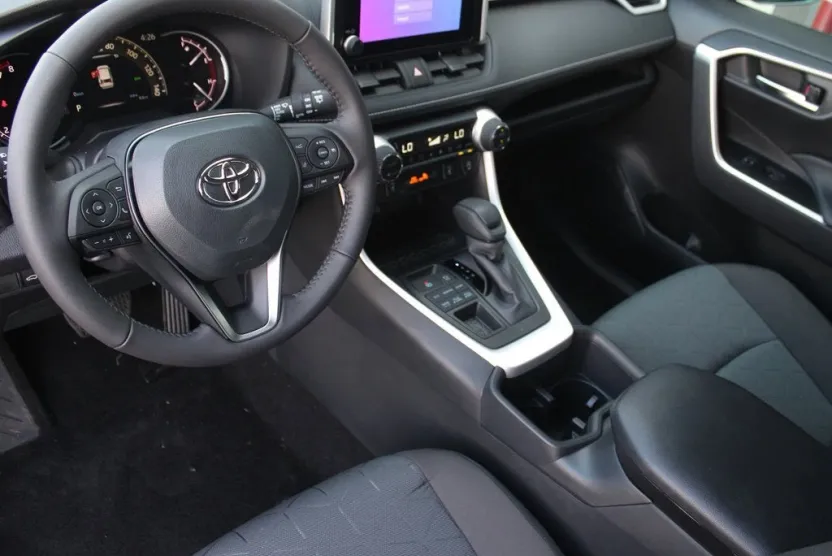 2025 Toyota RAV4 XLE photo 1