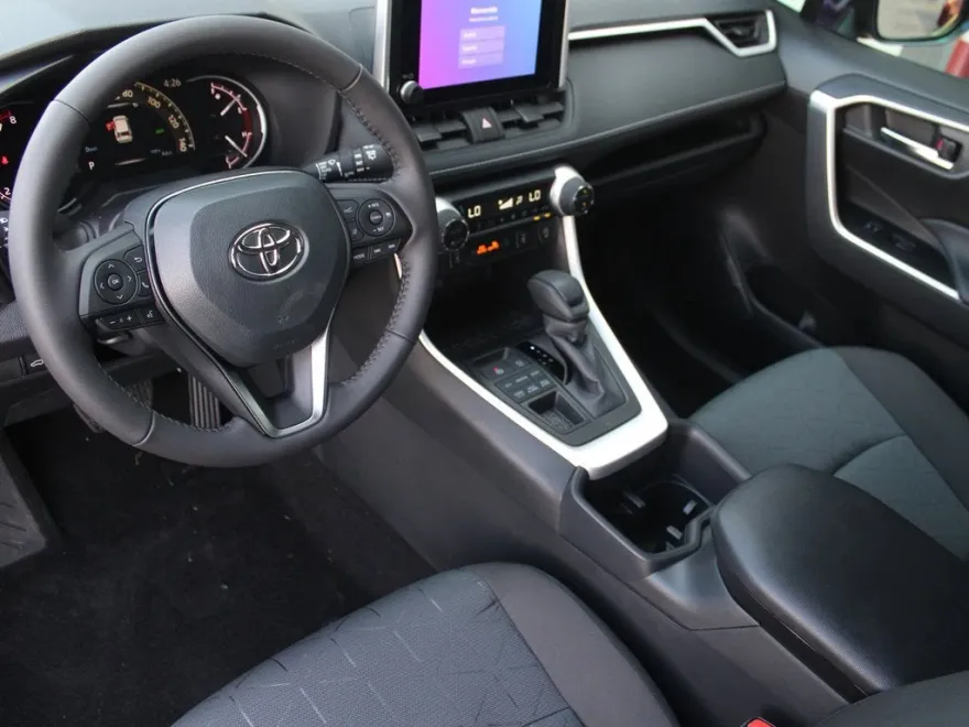2025 Toyota RAV4 XLE photo 1