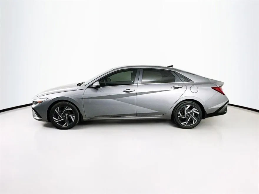 2025 Hyundai Elantra SEL Convenience photo 1