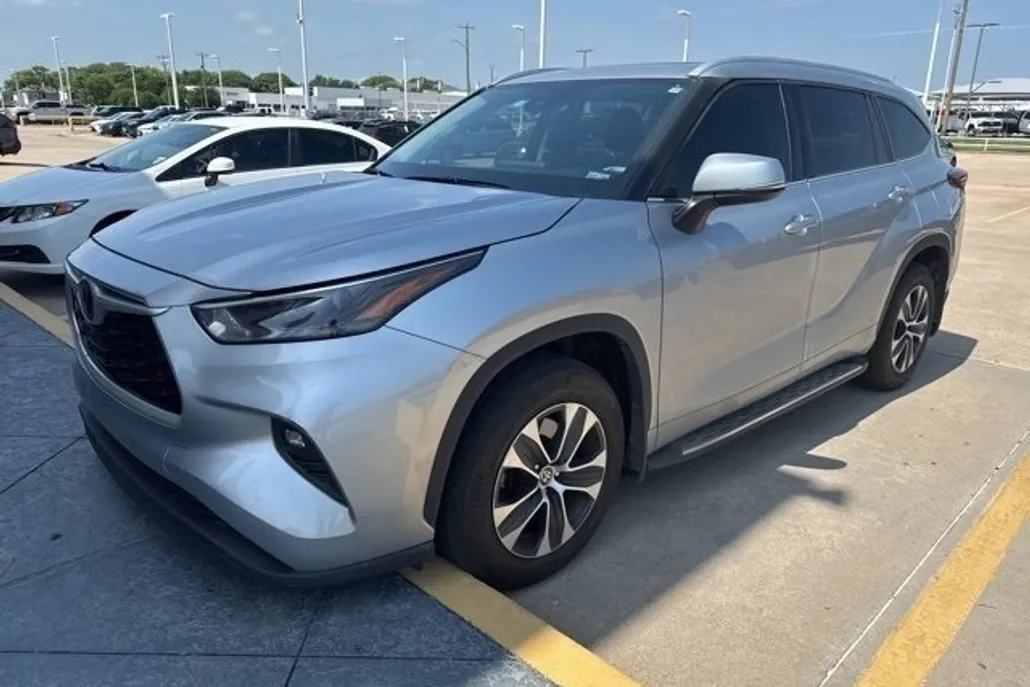 2022 Toyota Highlander XLE photo 1