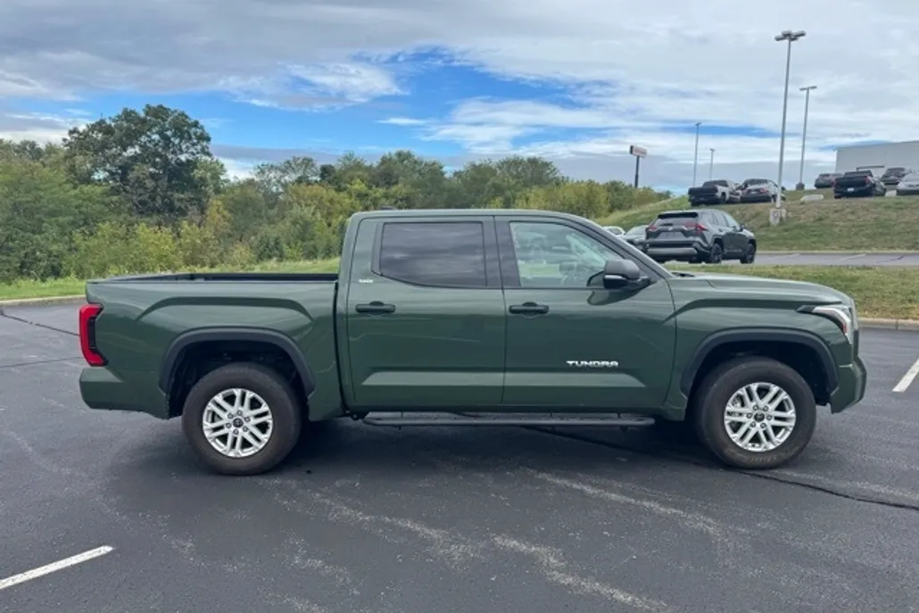 2023 Toyota Tundra SR5 photo 1