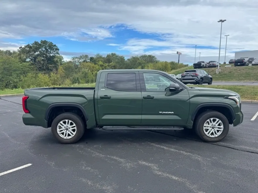2023 Toyota Tundra SR5 photo 1