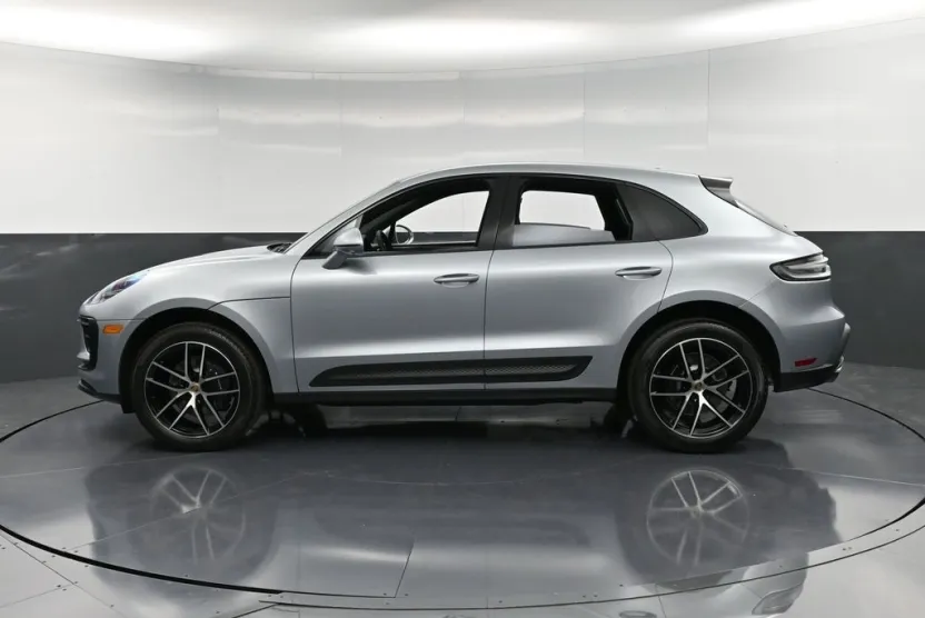 2026 Porsche Macan T photo 1
