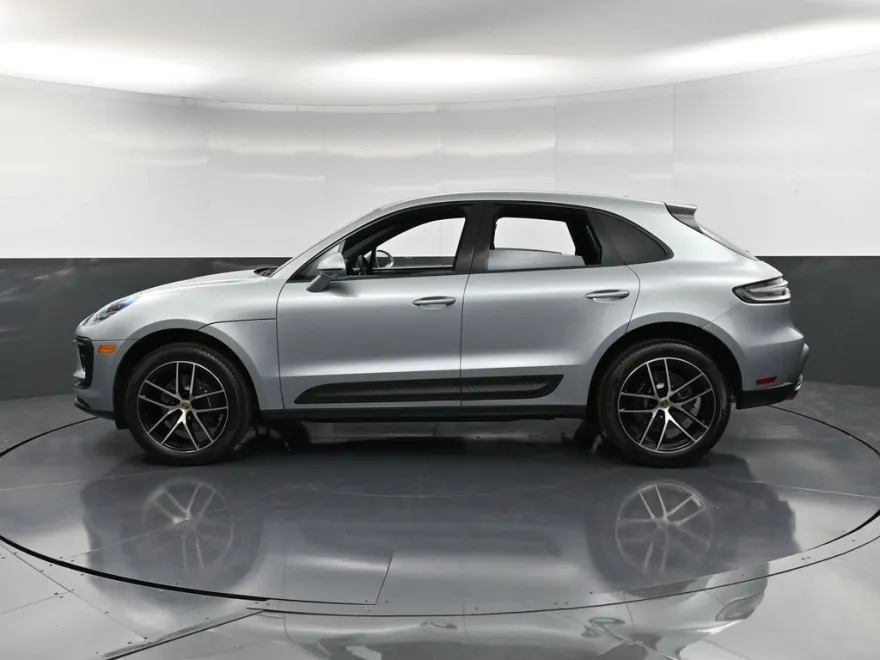2026 Porsche Macan T photo 1