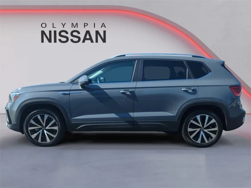 2022 Volkswagen Taos SE photo 1