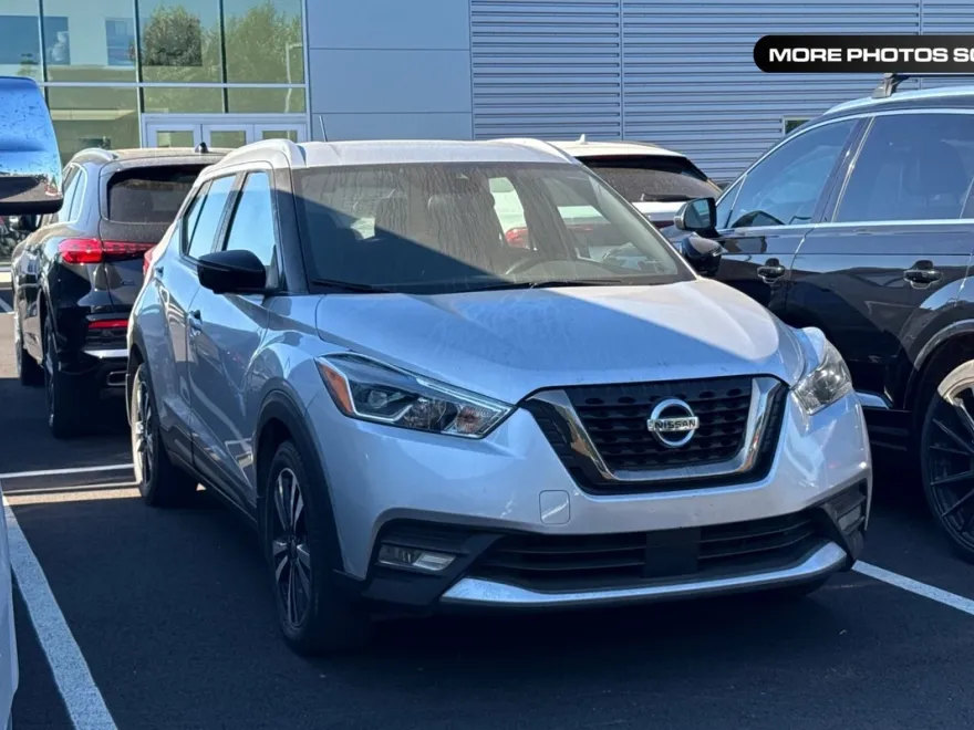 2020 Nissan Kicks SR photo 1