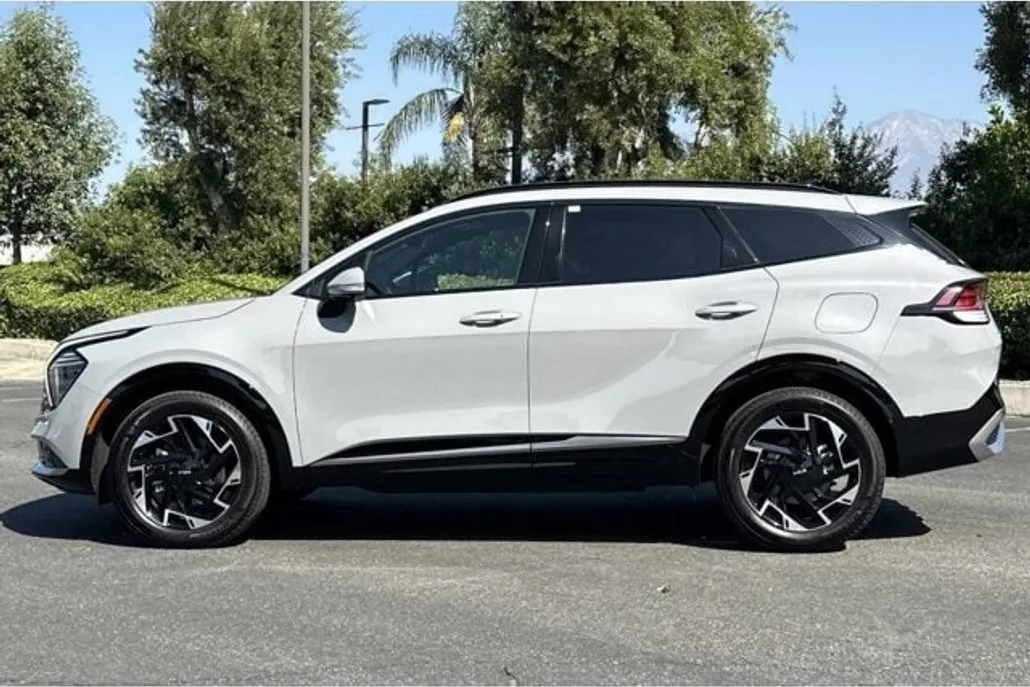 2024 Kia Sportage photo 1
