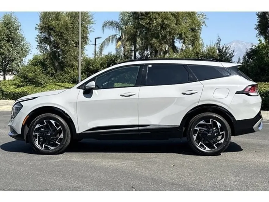 2024 Kia Sportage photo 1
