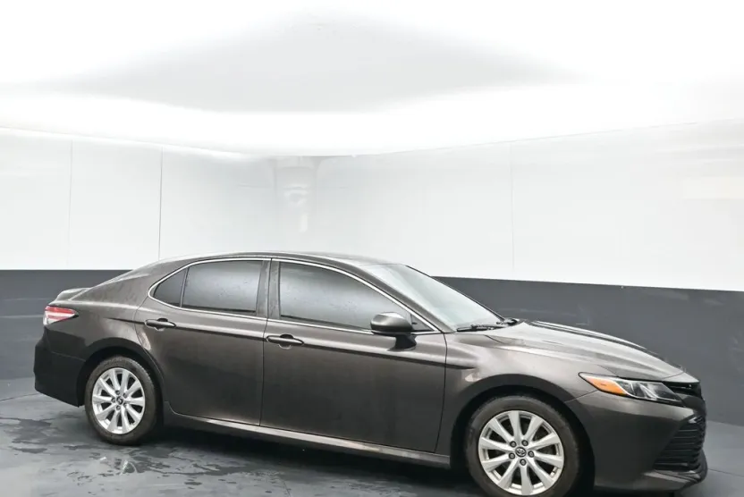 2018 Toyota Camry SE XLE photo 1