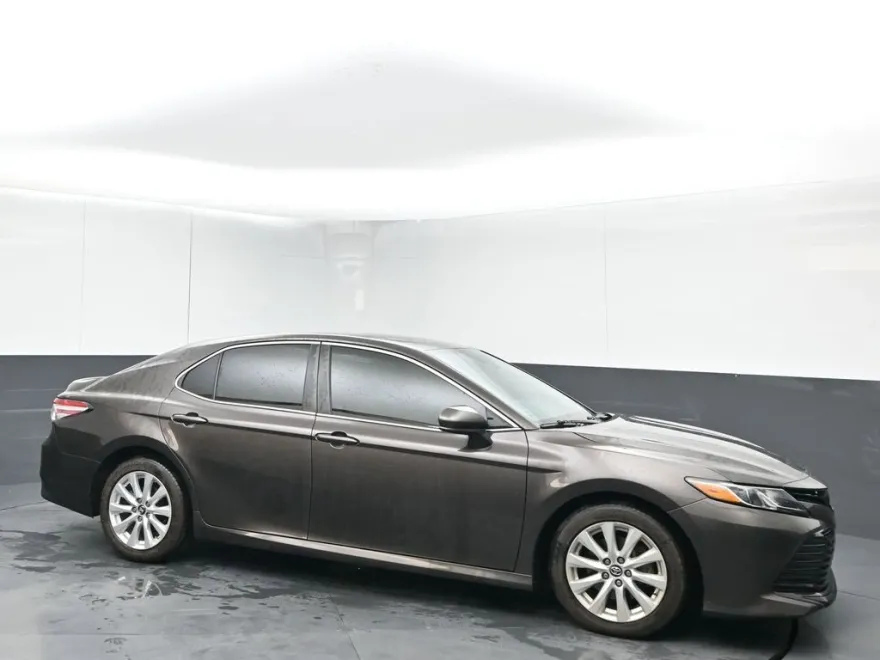 2018 Toyota Camry SE XLE photo 1