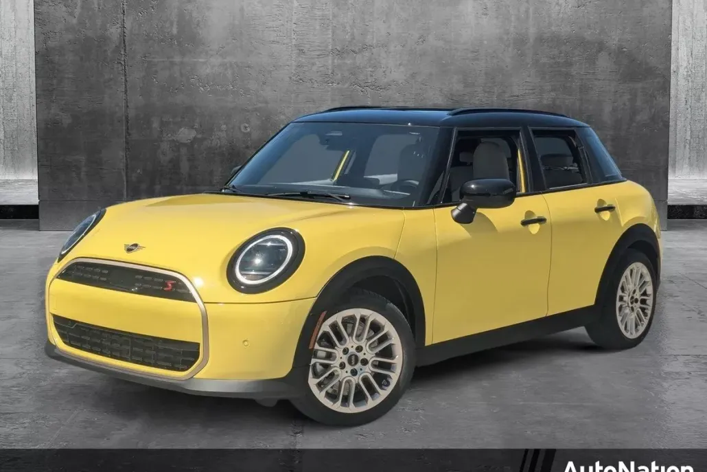 2025 Mini Cooper Hardtop 4 Door Signature photo 1