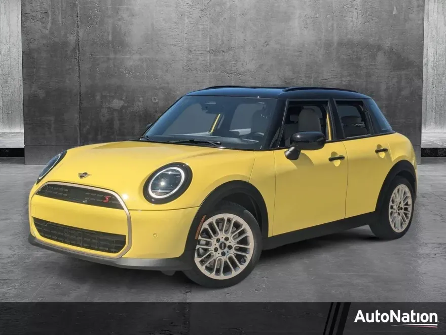 2025 Mini Cooper Hardtop 4 Door Signature photo 1