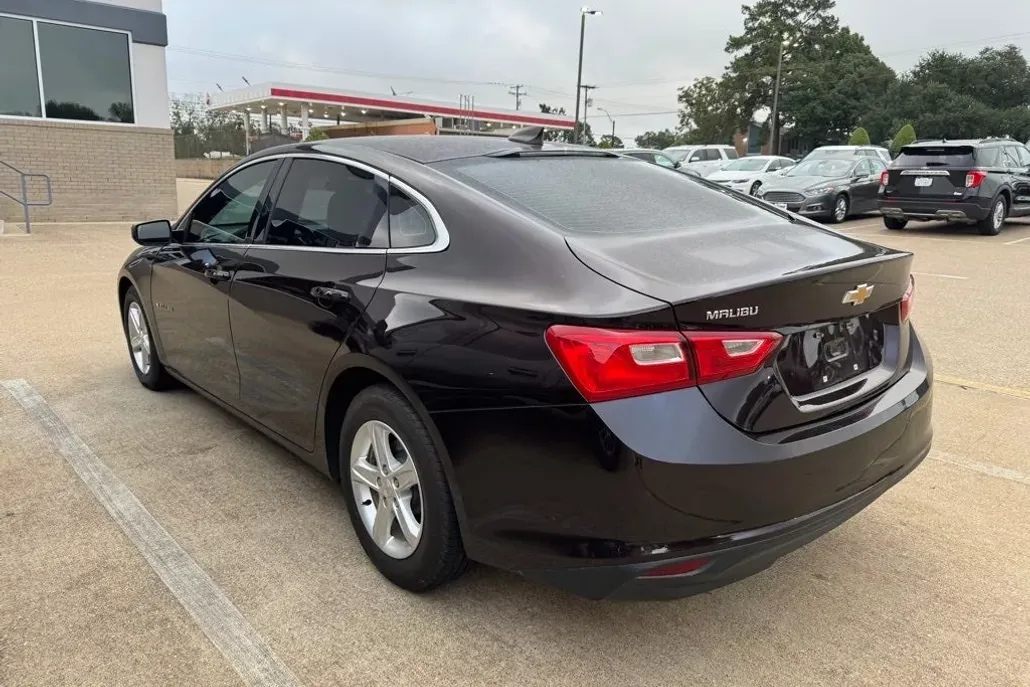 2020 Chevrolet Malibu photo 1