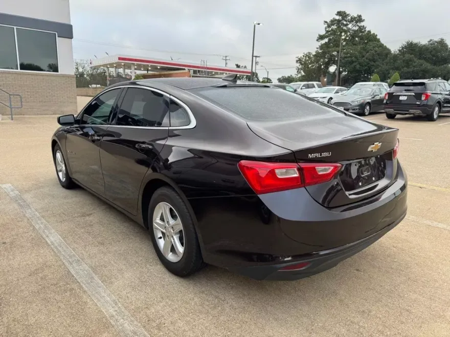 2020 Chevrolet Malibu photo 1