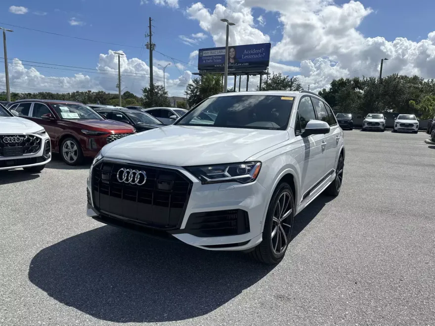 2023 Audi Q7 Premium Plus photo 1