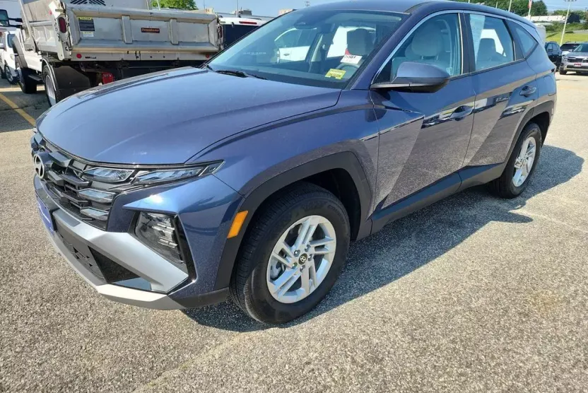 2025 Hyundai Tucson SE photo 1