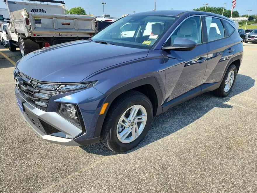 2025 Hyundai Tucson SE photo 1