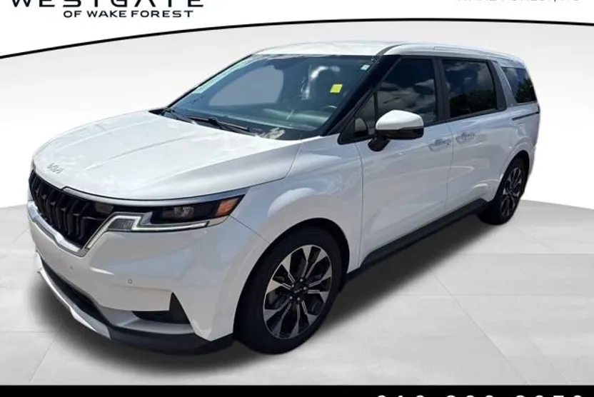 2022 Kia Carnival EX photo 1