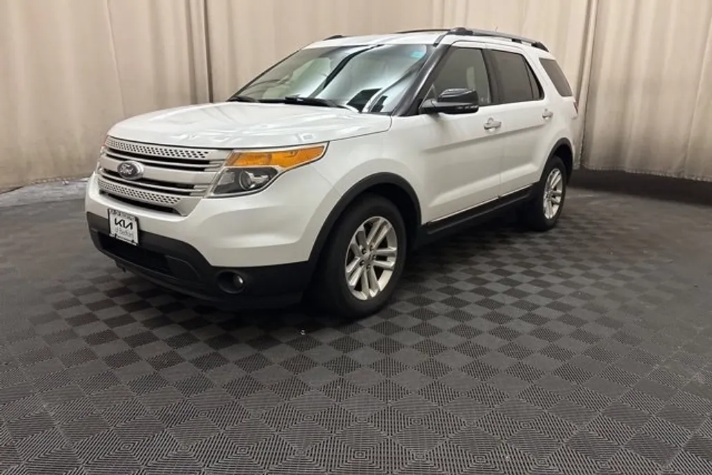 2015 Ford Explorer XLT photo 1