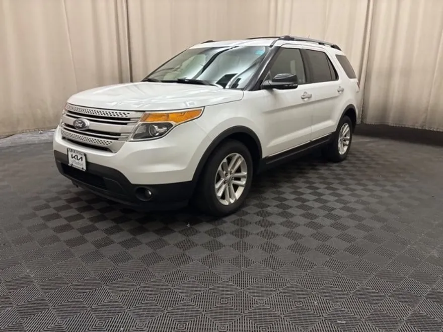 2015 Ford Explorer XLT photo 1