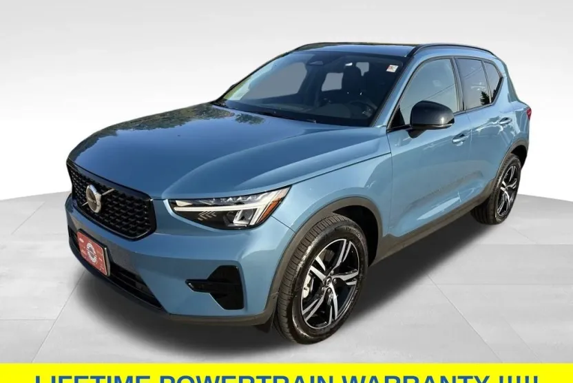 2024 Volvo XC40 Core photo 1