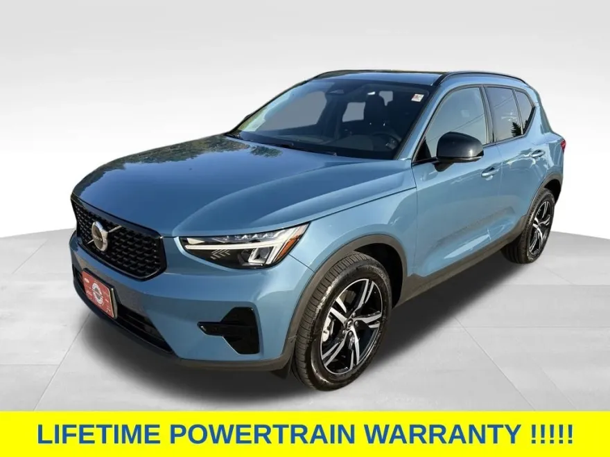 2024 Volvo XC40 Core photo 1