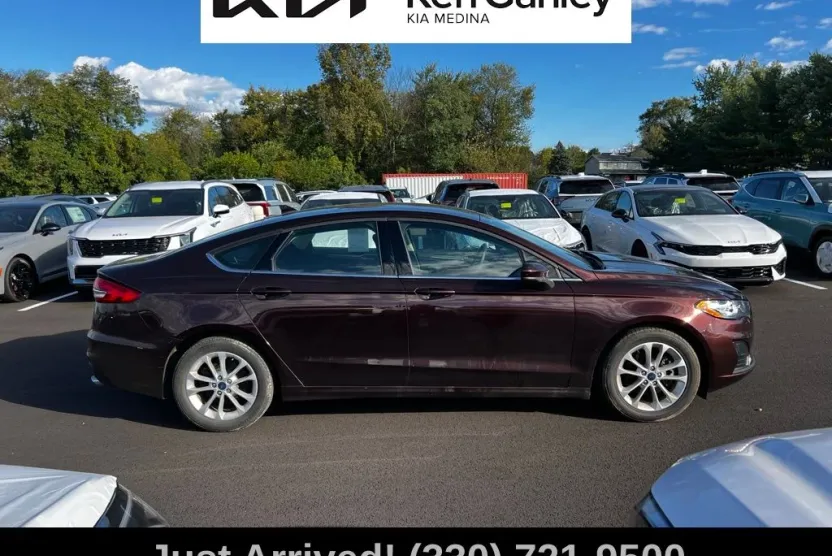 2019 Ford Fusion SE photo 1