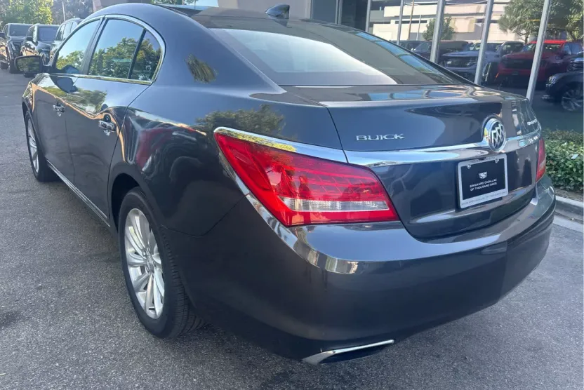 2016 Buick LaCrosse Base photo 1
