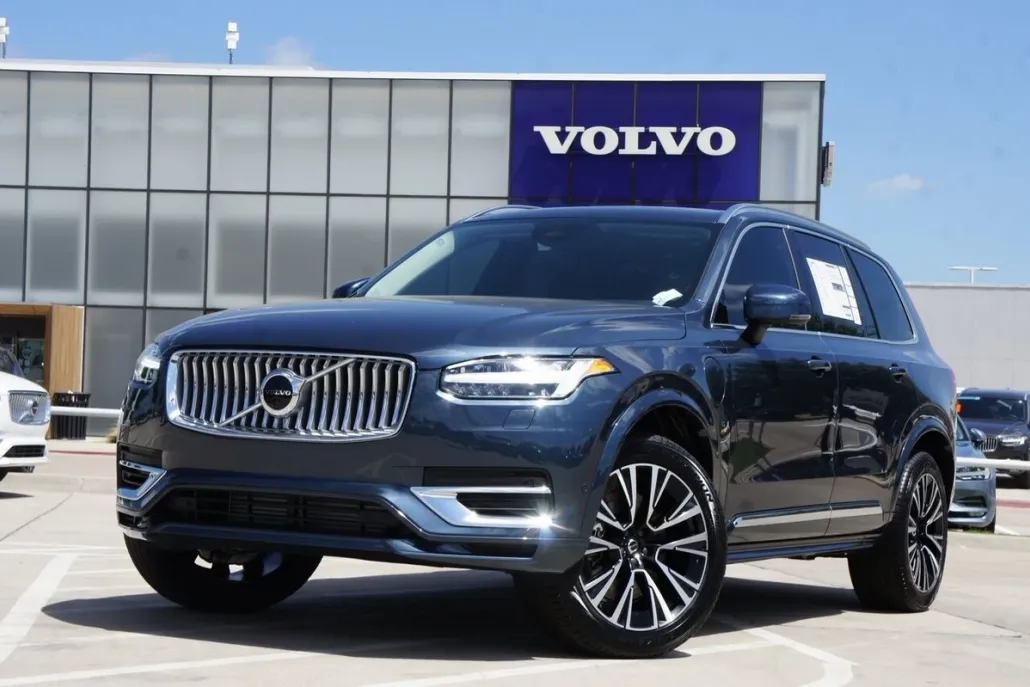 2025 Volvo XC90 T8 Plus photo 1