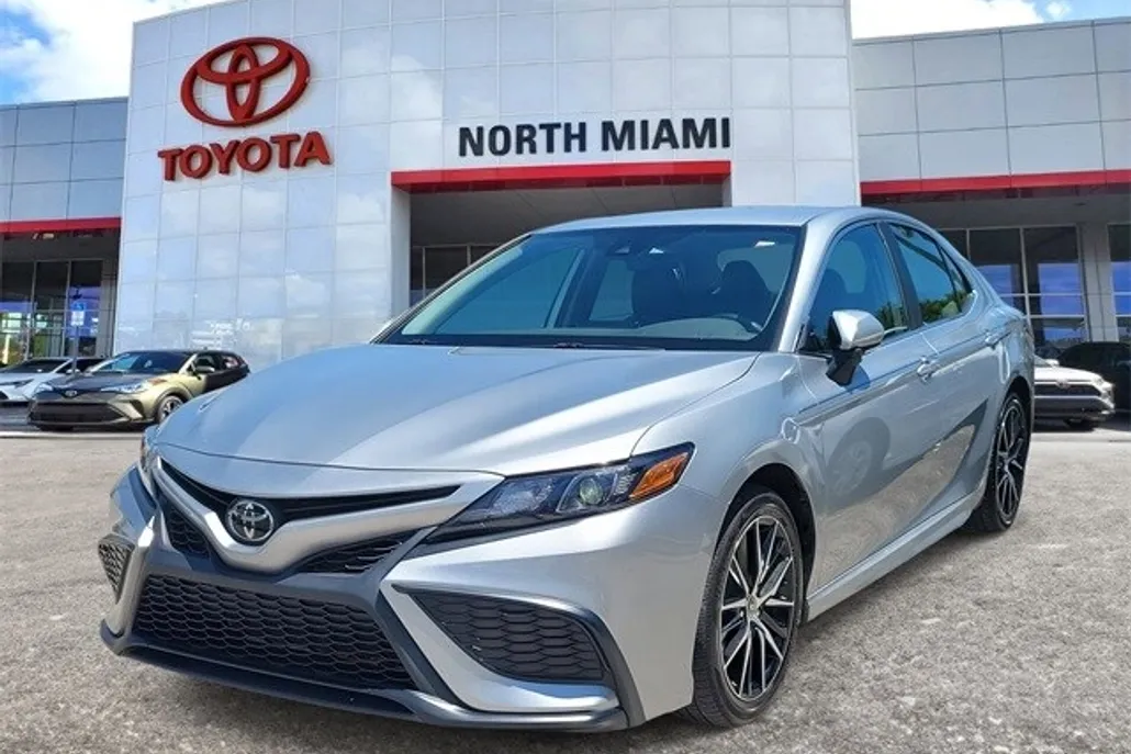 2023 Toyota Camry SE photo 1