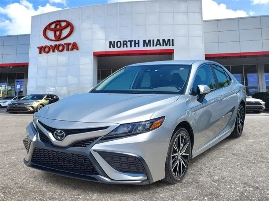 2023 Toyota Camry SE photo 1