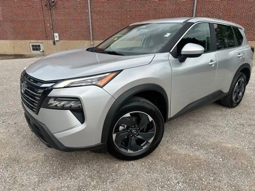 2024 Nissan Rogue SV photo 1