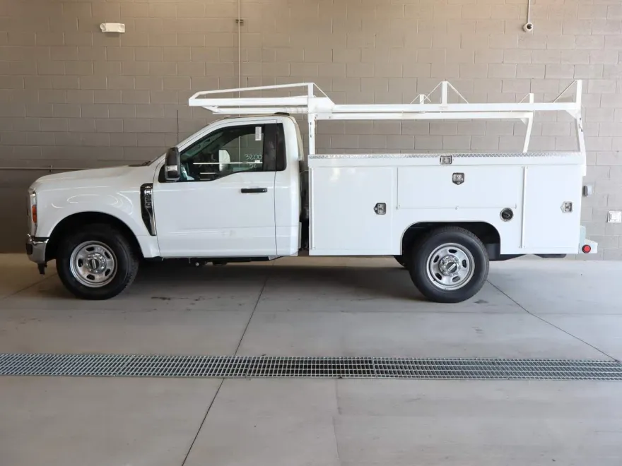 2025 Ford F-350 XL photo 1