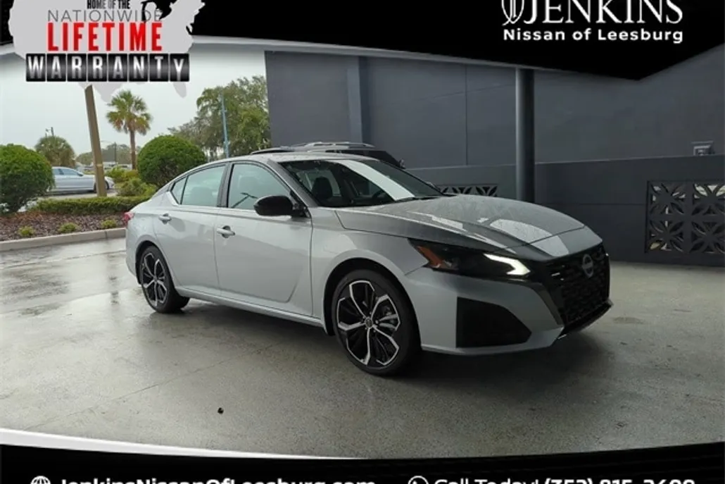 2025 Nissan Altima SR photo 1