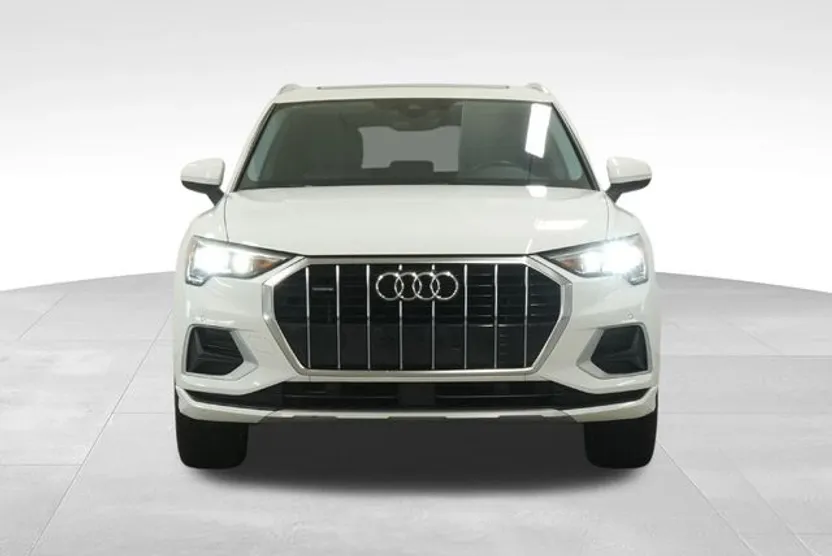 2020 Audi Q3 45 TFSI Premium photo 1