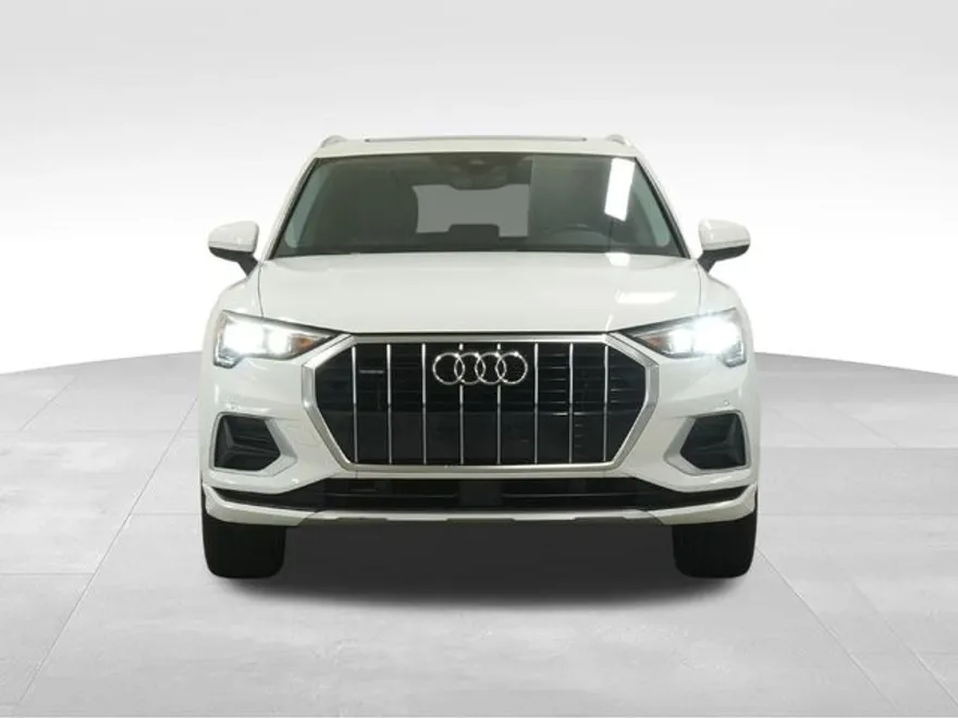 2020 Audi Q3 45 TFSI Premium photo 1