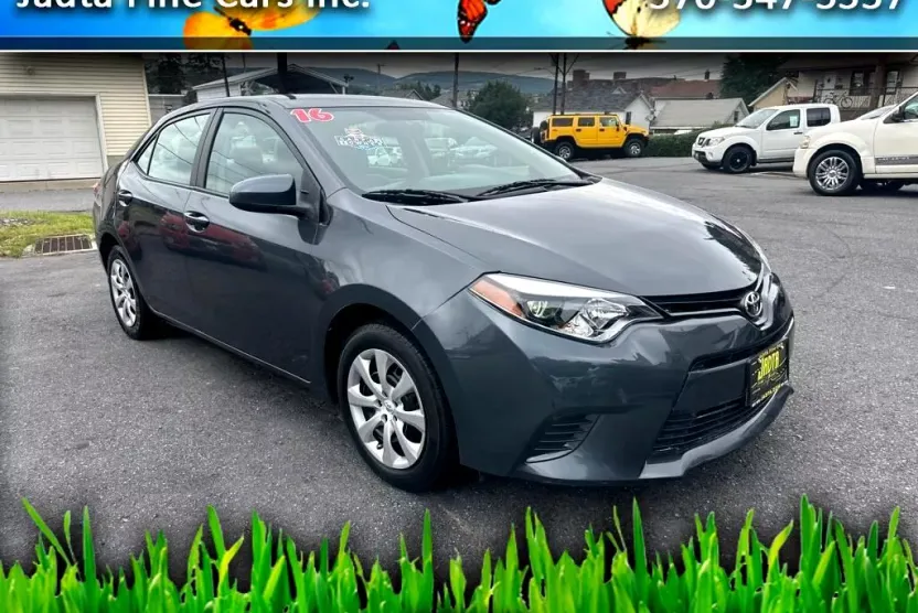 2016 Toyota Corolla LE photo 1