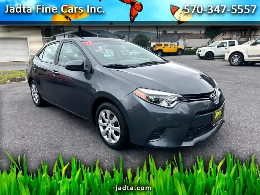 2016 Toyota Corolla LE photo 1