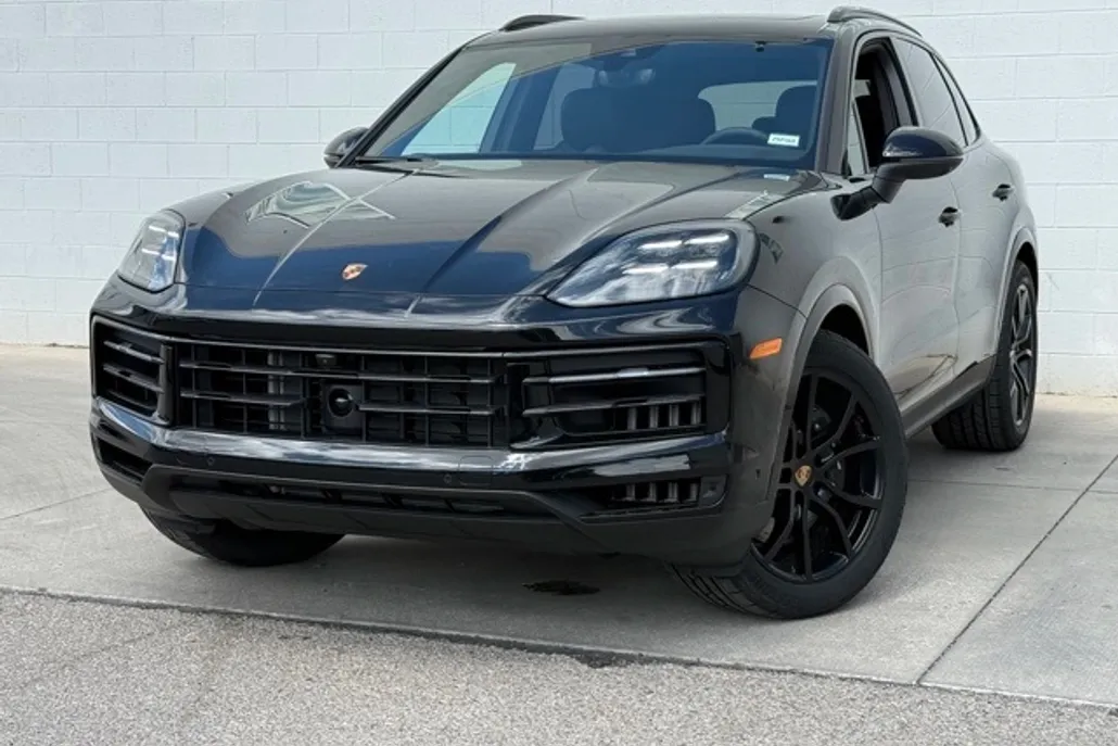 2025 Porsche Cayenne Base photo 1