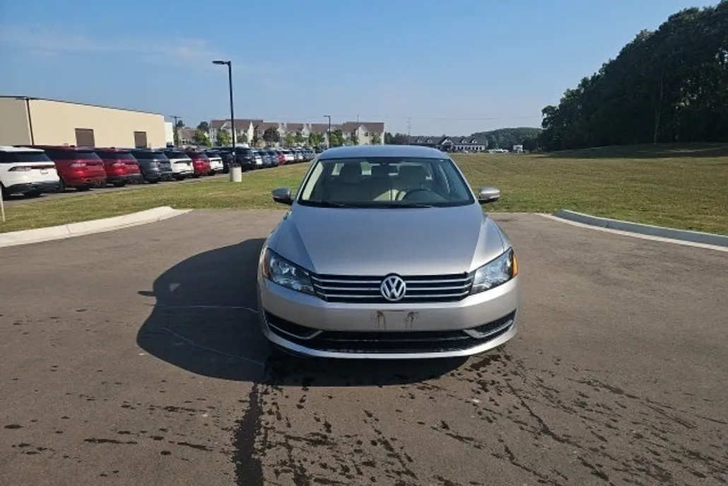 2013 Volkswagen Passat SE photo 1