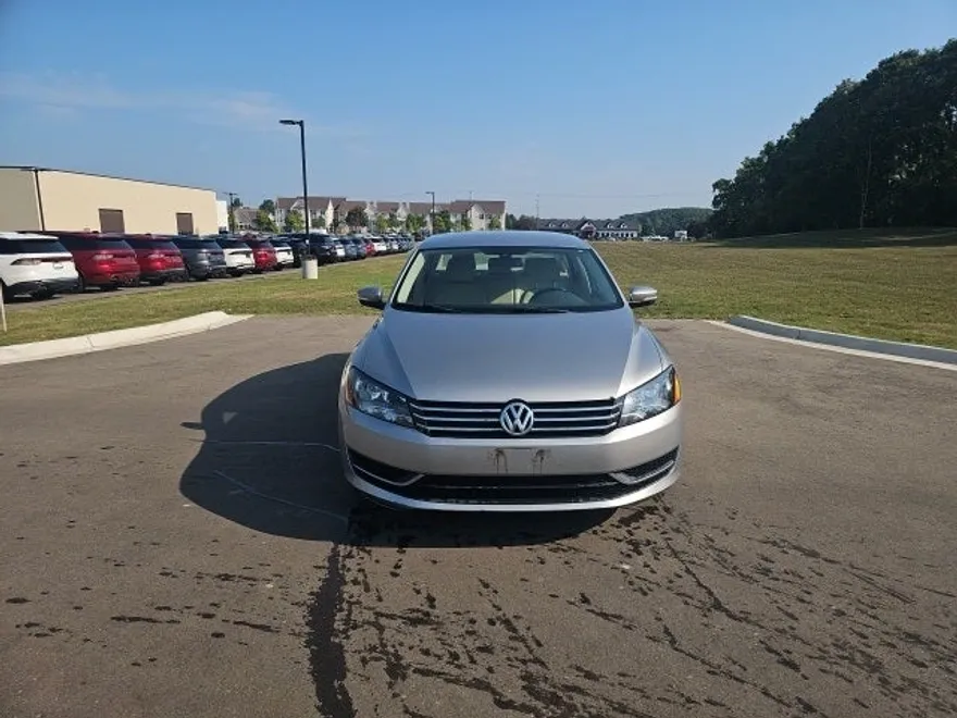 2013 Volkswagen Passat SE photo 1