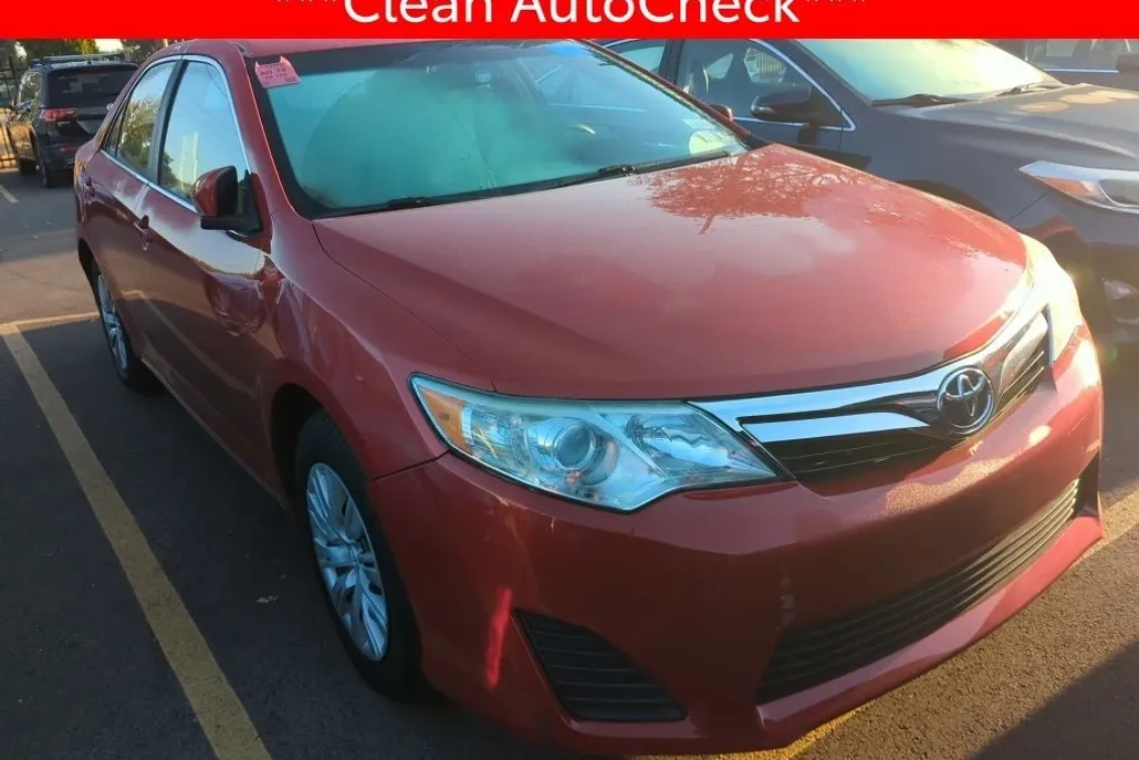 2012 Toyota Camry LE photo 1
