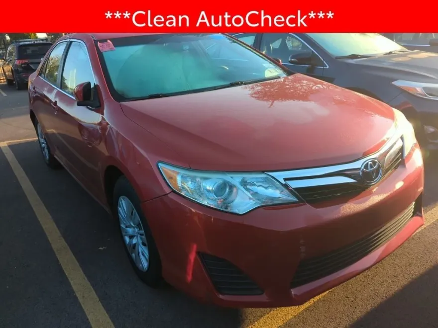 2012 Toyota Camry LE photo 1