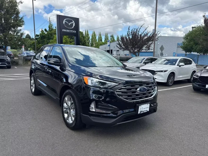 2024 Ford Edge Titanium photo 3