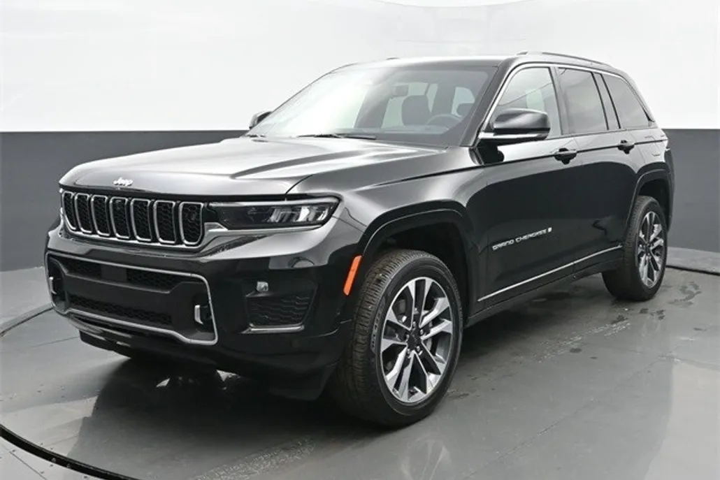 2025 Jeep Grand Cherokee Overland photo 1