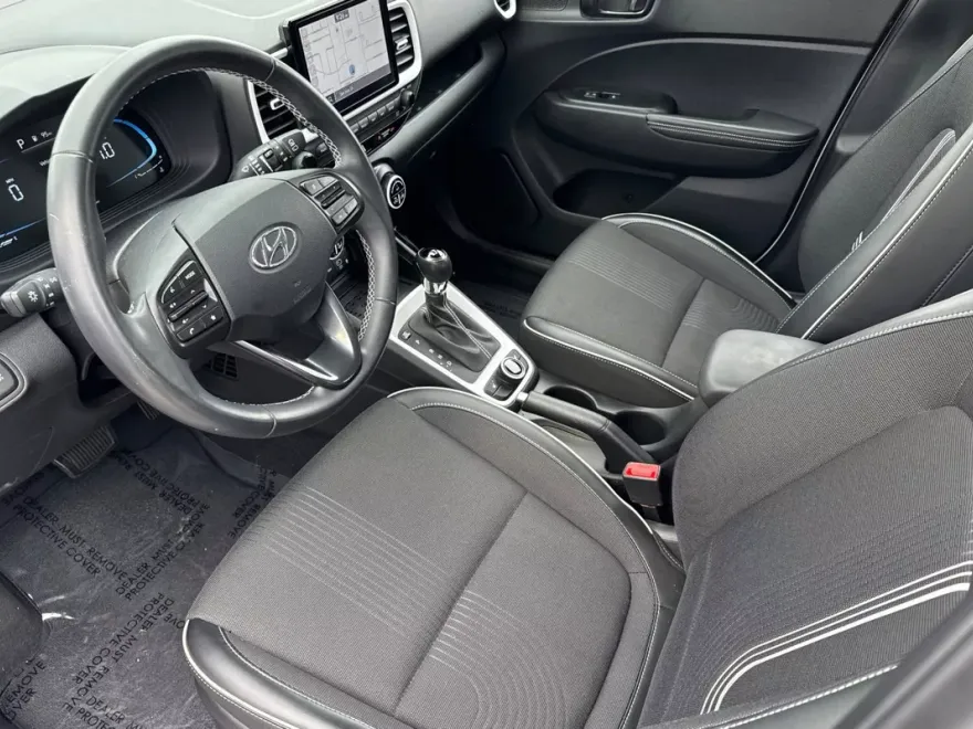 2023 Hyundai Venue Limited photo 2