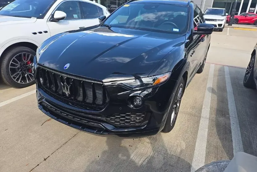 2019 Maserati Levante S photo 1